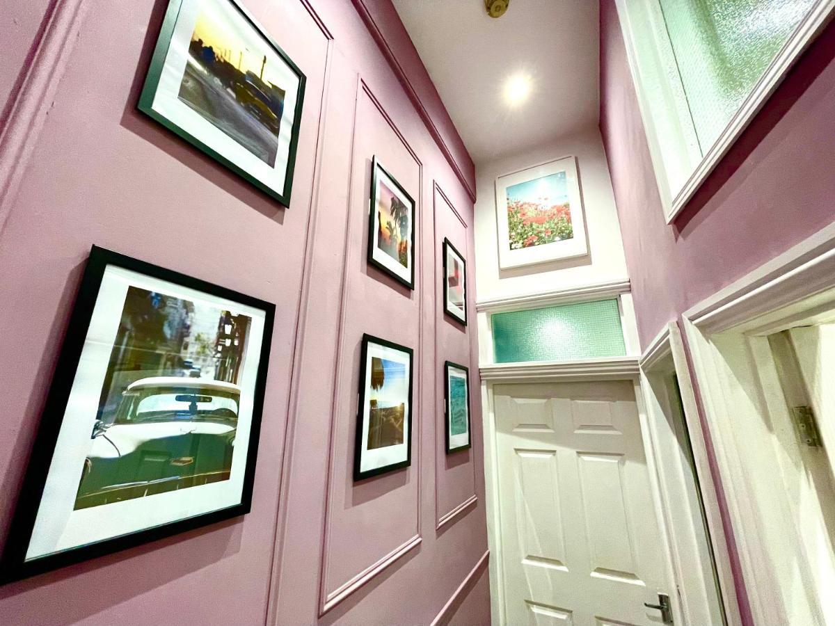 Adeamstays Provides Beautiful Centrally Located 1 And 2 Bed On Liverpools Boulevard Apartment