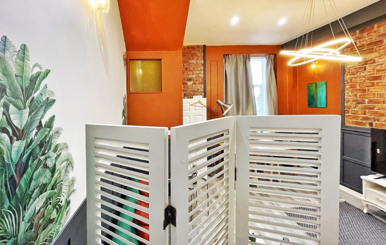Adeamstays Provides Beautiful Centrally Located 1 And 2 Bed On Liverpools Boulevard Liverpool