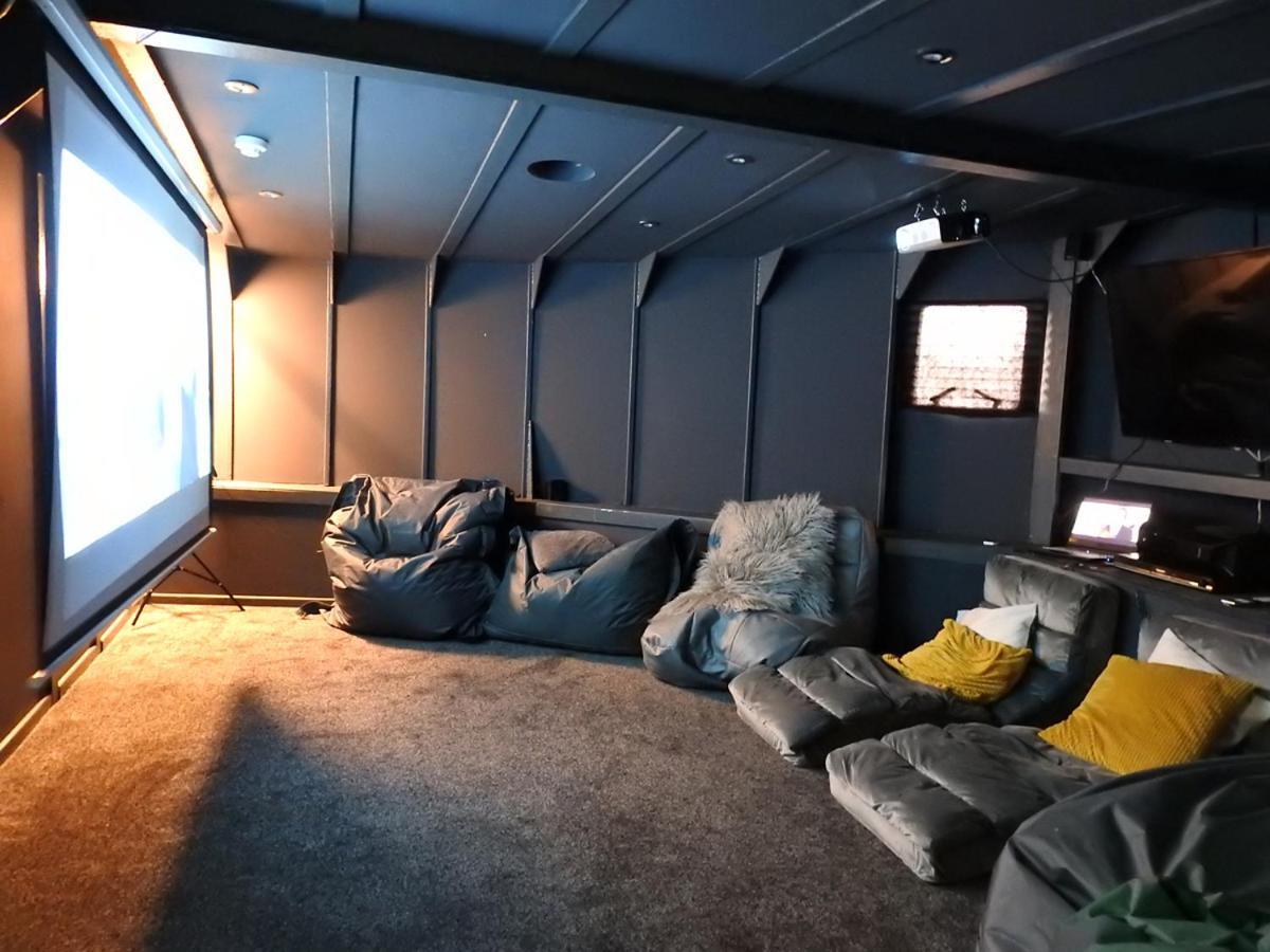 Super Size Static Duplex Barge 3 Double Bedrooms 3 Triple Bedrooms With Modern En-suites *