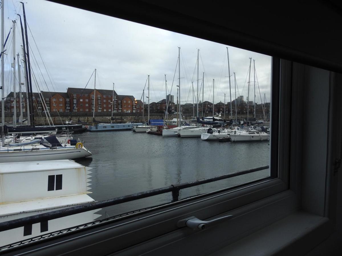 Holiday home Super Size Static Duplex Barge 3 Double Bedrooms 3 Triple Bedrooms With Modern En-suites Liverpool