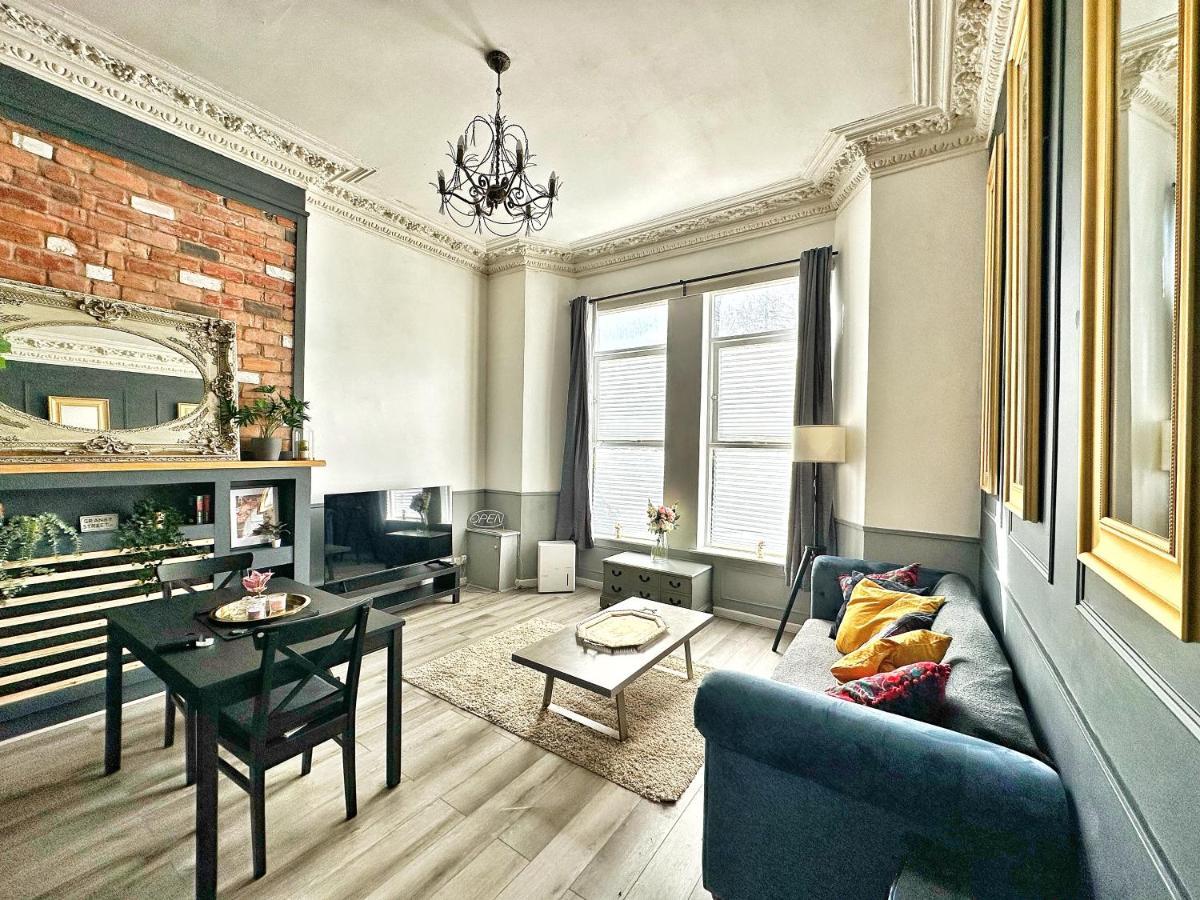Adeamstays Provides Beautiful Centrally Located 1 And 2 Bed On Liverpools Boulevard *