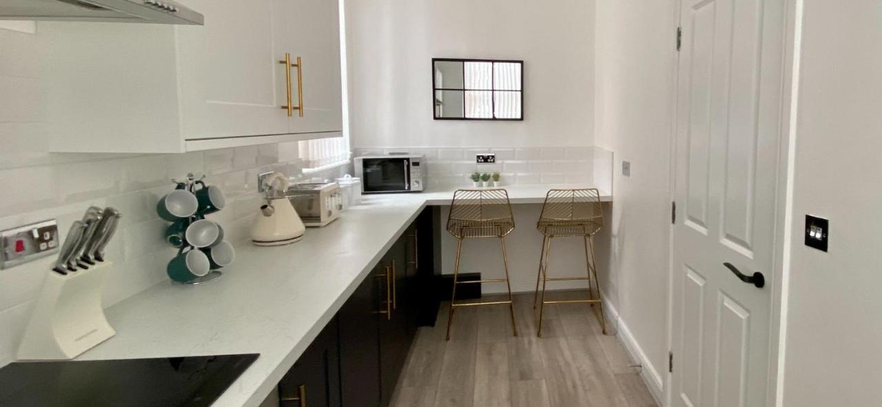 Air Host And - Georgian Quarter - Falkner Square Apartment, 2 Bedroom Sleeps 4 Apartment *
