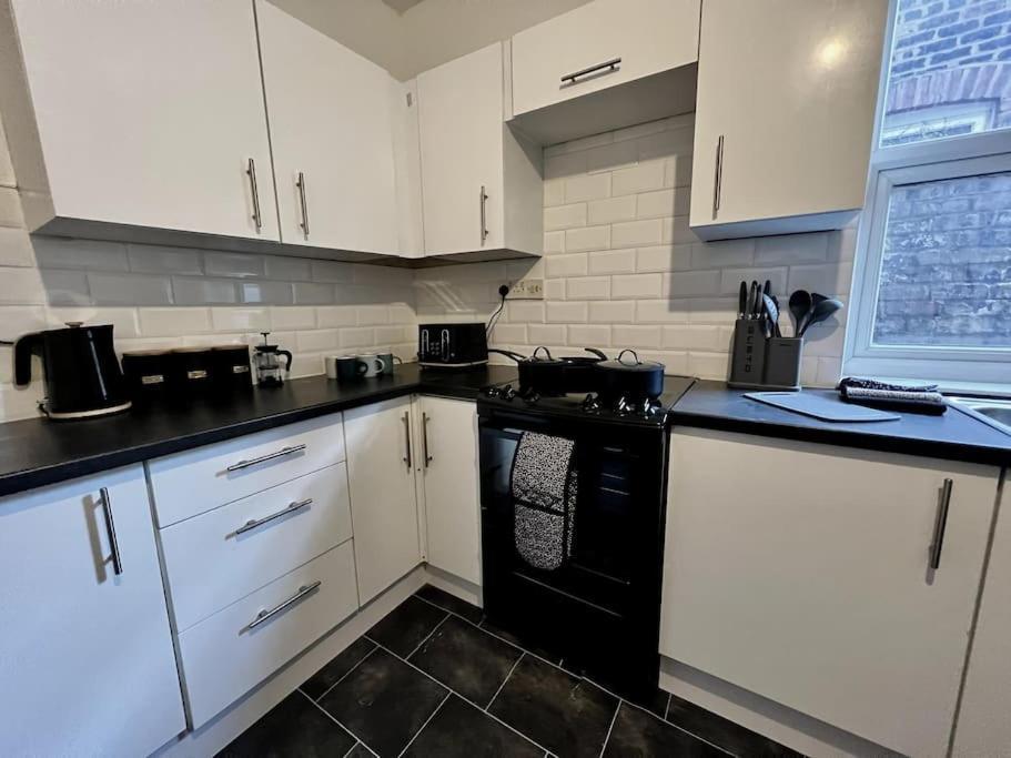 *hot* Fantastic 3/4 Beds Town House In Anfield Stadium Apartment Liverpool