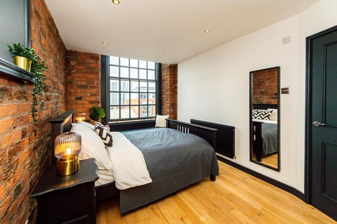 Host - Beautiful Converted Warehouse In Central Apartment