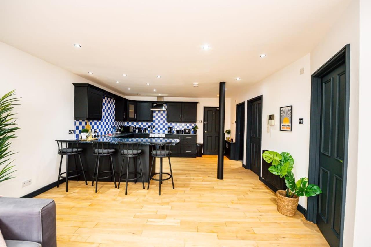 Host - Beautiful Converted Warehouse In Central