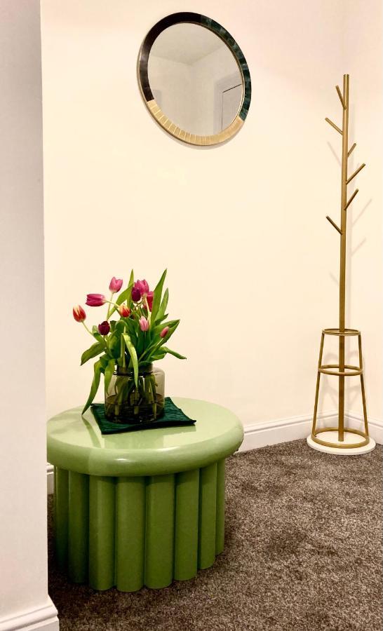 The Comfy Flat- Modern & Bright 2 Bedrooms *
