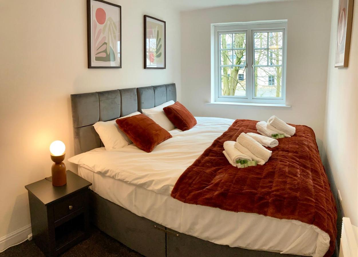 The Comfy Flat- Modern & Bright 2 Bedrooms Apartment *