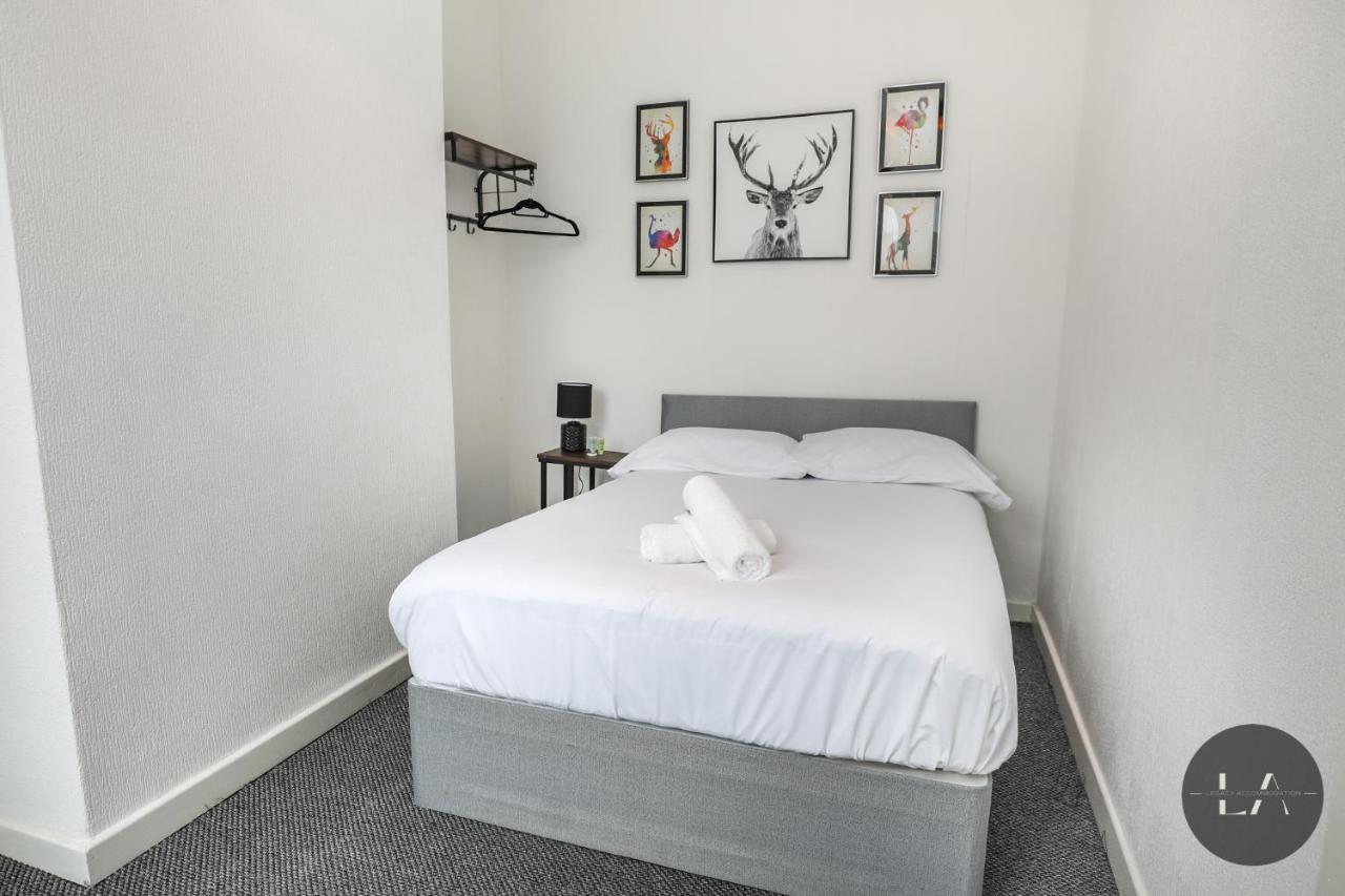 Great Location House Free Parking & Wifi Holiday home *
