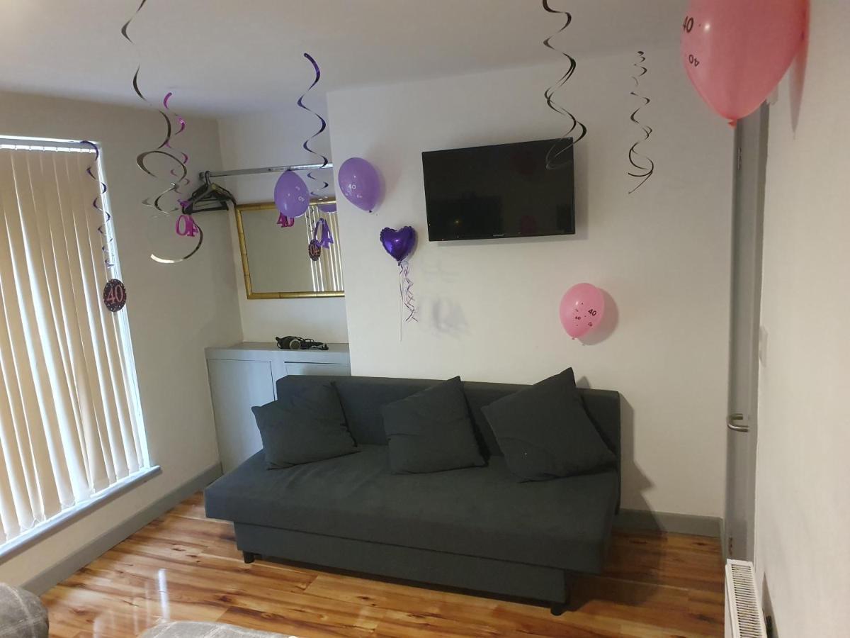 Centre 5 Double Bedroom Detached