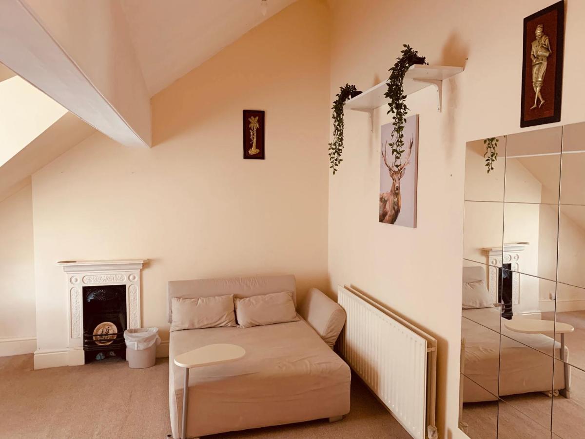 Carstairs House Homestay Liverpool