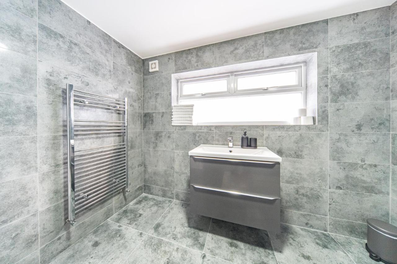 Hosted By Ryan - Huge 5 Bedroom House Holiday home Liverpool