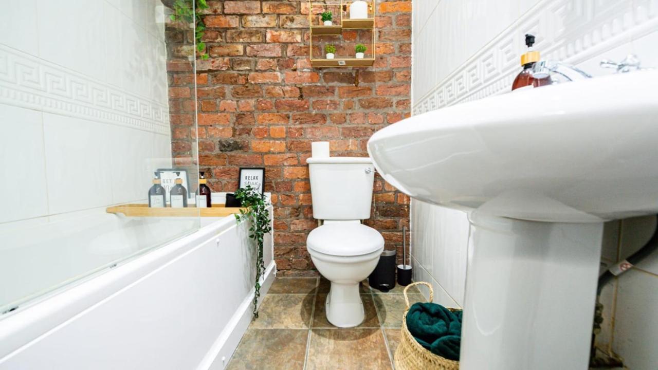 Host - Beautiful Converted Warehouse In Central Apartment Liverpool
