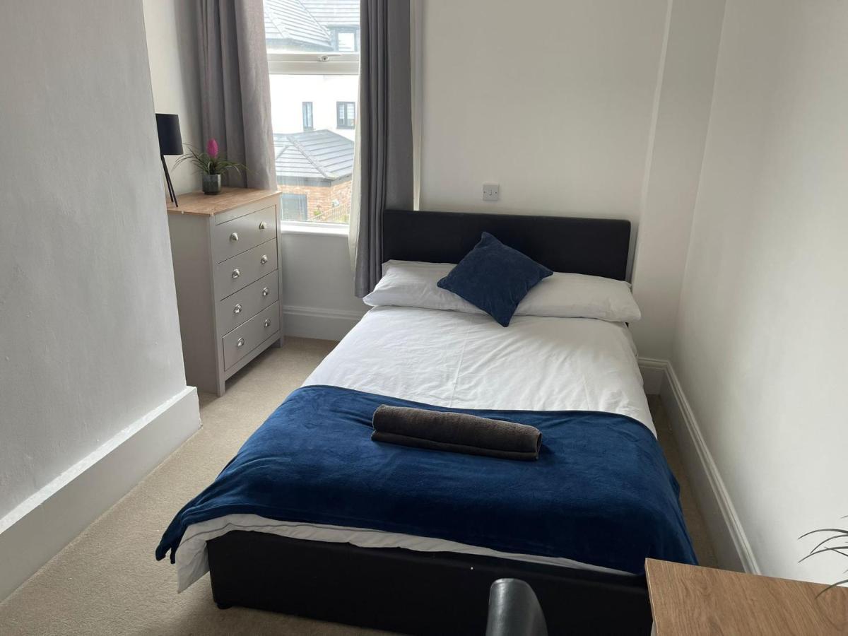 Guest house 55 Kremlin Drive Liverpool