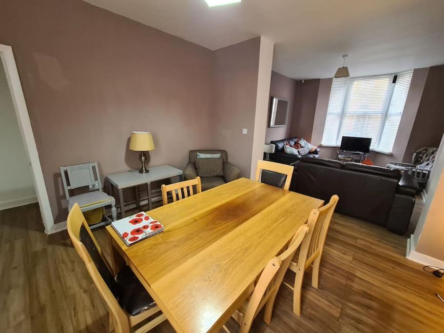 The Anfield Mews, Free Parking For 1 Vehicle, 4 Bd, 2ba, Sleeps 8 *