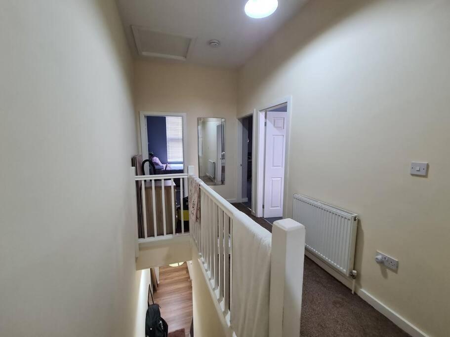 The Anfield Mews, Free Parking For 1 Vehicle, 4 Bd, 2ba, Sleeps 8 *