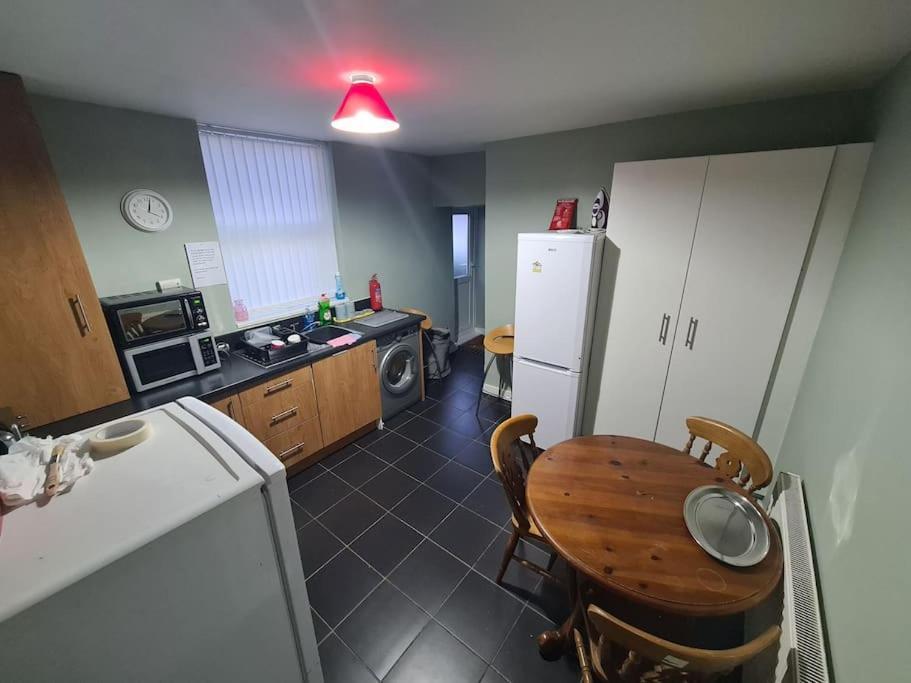 The Anfield Mews, Free Parking For 1 Vehicle, 4 Bd, 2ba, Sleeps 8 * Liverpool