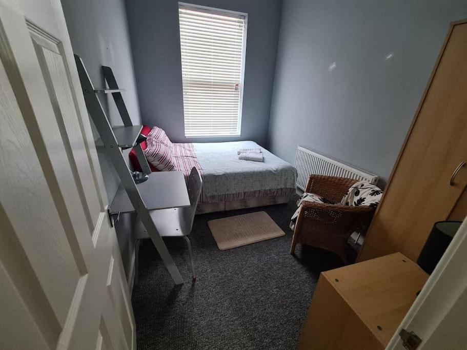 Holiday home The Anfield Mews, Free Parking For 1 Vehicle, 4 Bd, 2ba, Sleeps 8 *