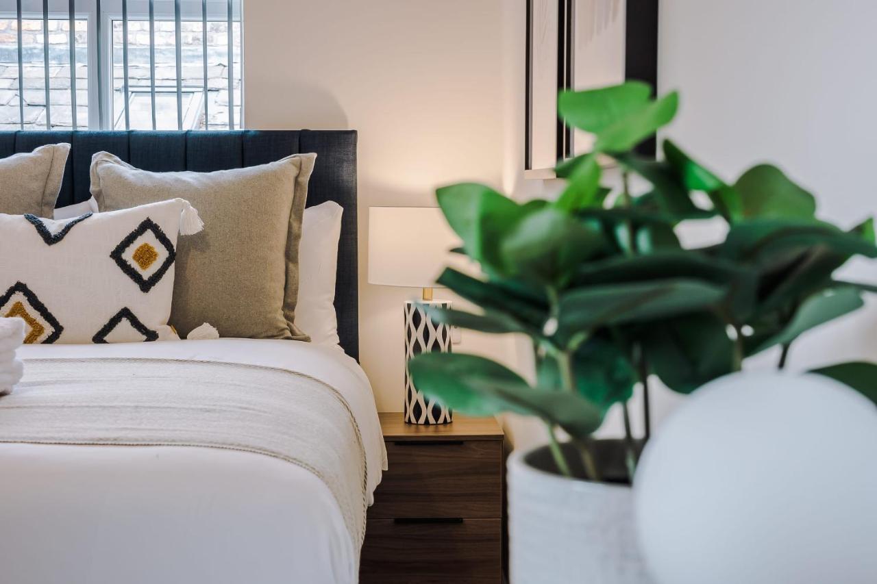 Host & - The Rodney Courtyard Apartment *