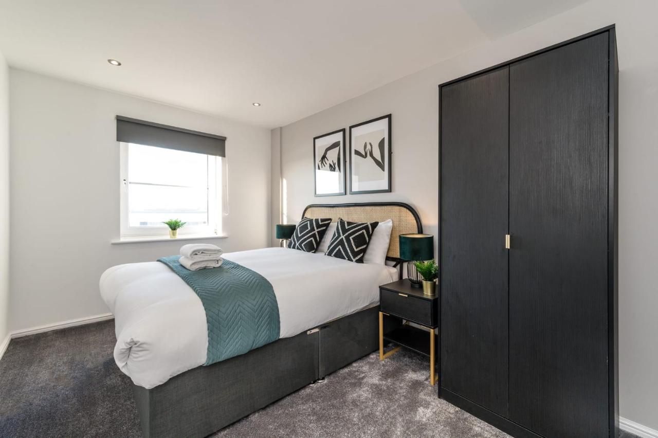 Host & - Quayside