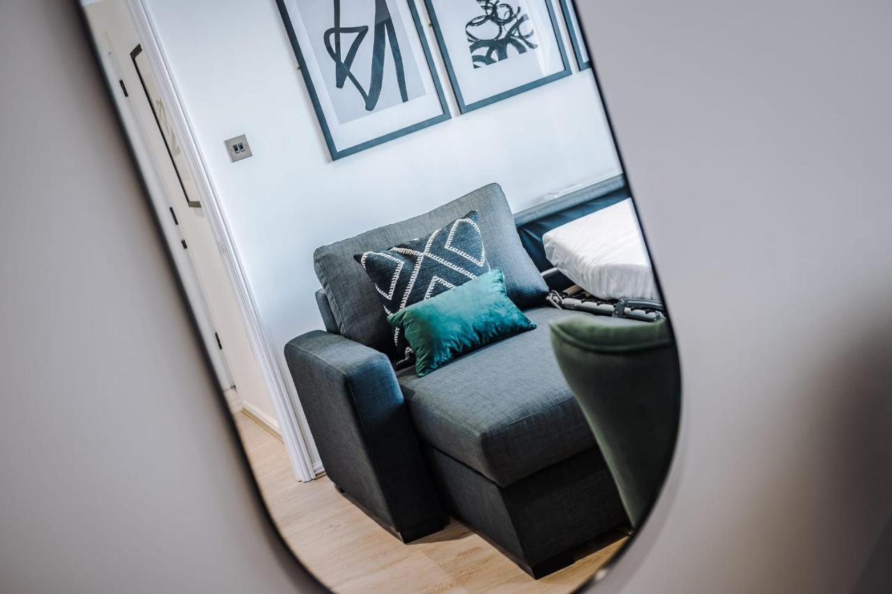 Host & - Quayside * Liverpool