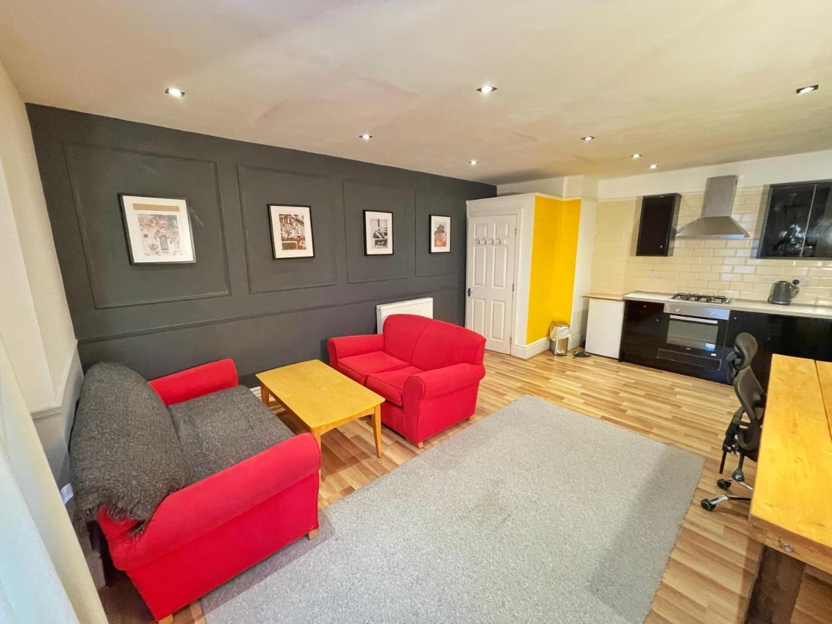 Apartment Adeamstays Provides Beautiful Centrally Located 1 And 2 Bed On Liverpools Boulevard *