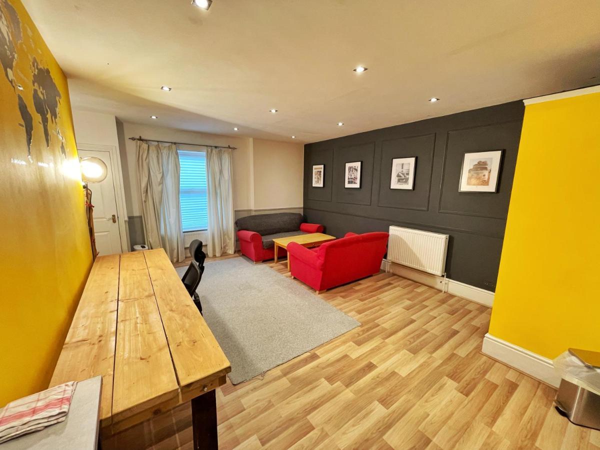 Adeamstays Provides Beautiful Centrally Located 1 And 2 Bed On Liverpools Boulevard Apartment