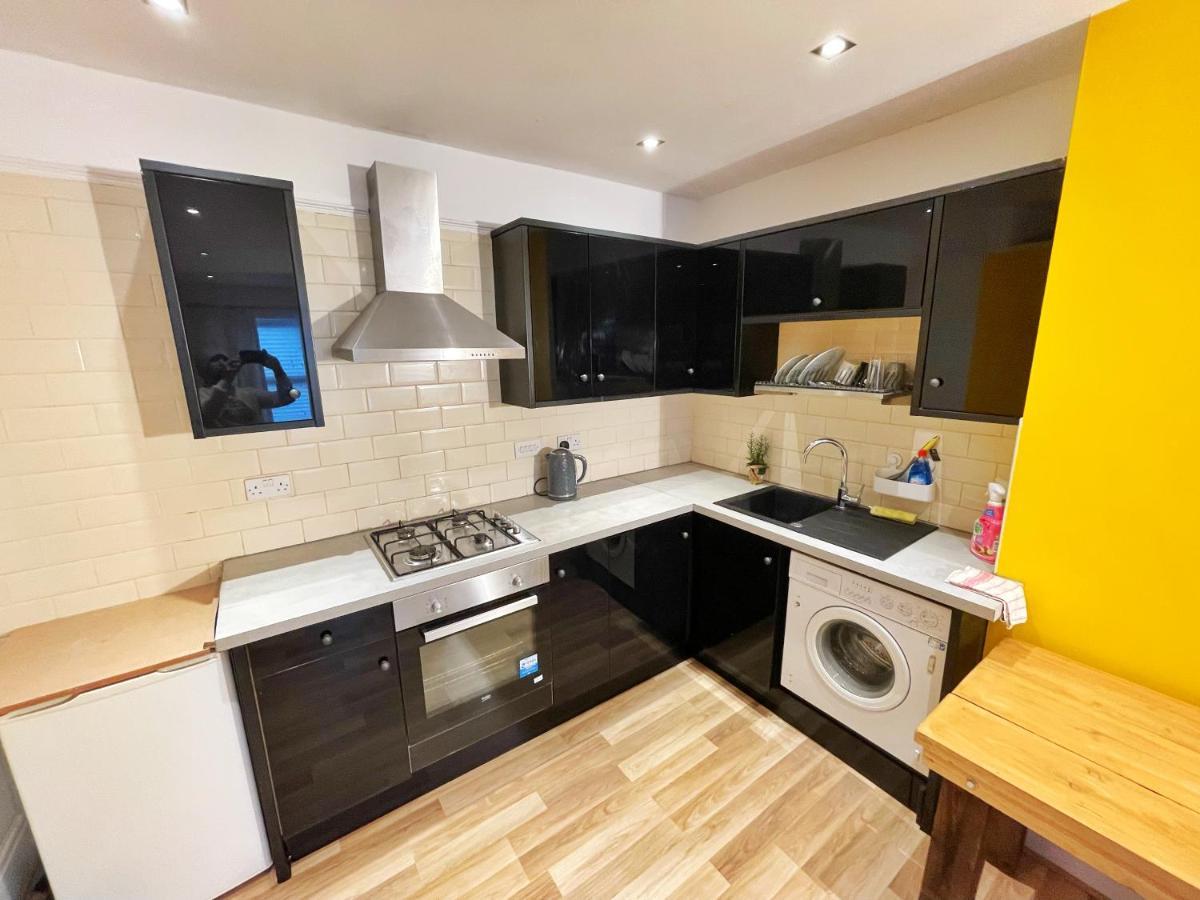 Adeamstays Provides Beautiful Centrally Located 1 And 2 Bed On Liverpools Boulevard * Liverpool