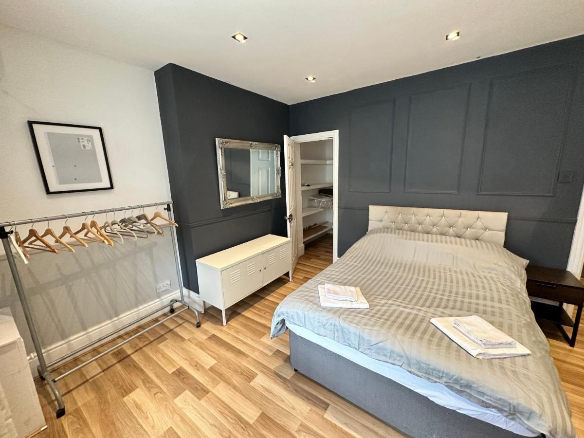 Adeamstays Provides Beautiful Centrally Located 1 And 2 Bed On Liverpools Boulevard Apartment Liverpool