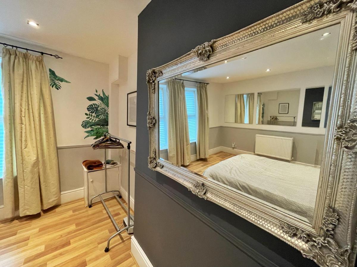 Apartment Adeamstays Provides Beautiful Centrally Located 1 And 2 Bed On Liverpools Boulevard *
