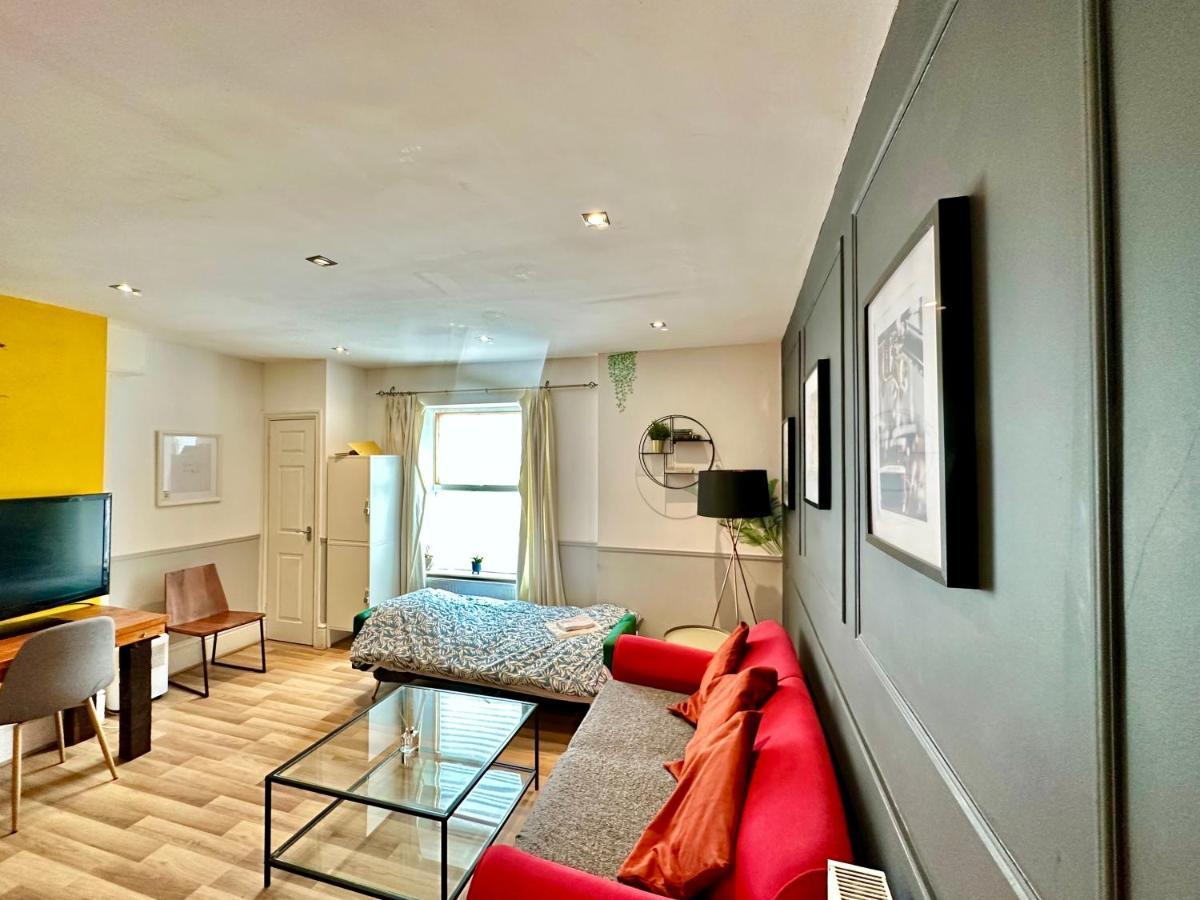 Adeamstays Provides Beautiful Centrally Located 1 And 2 Bed On Liverpools Boulevard