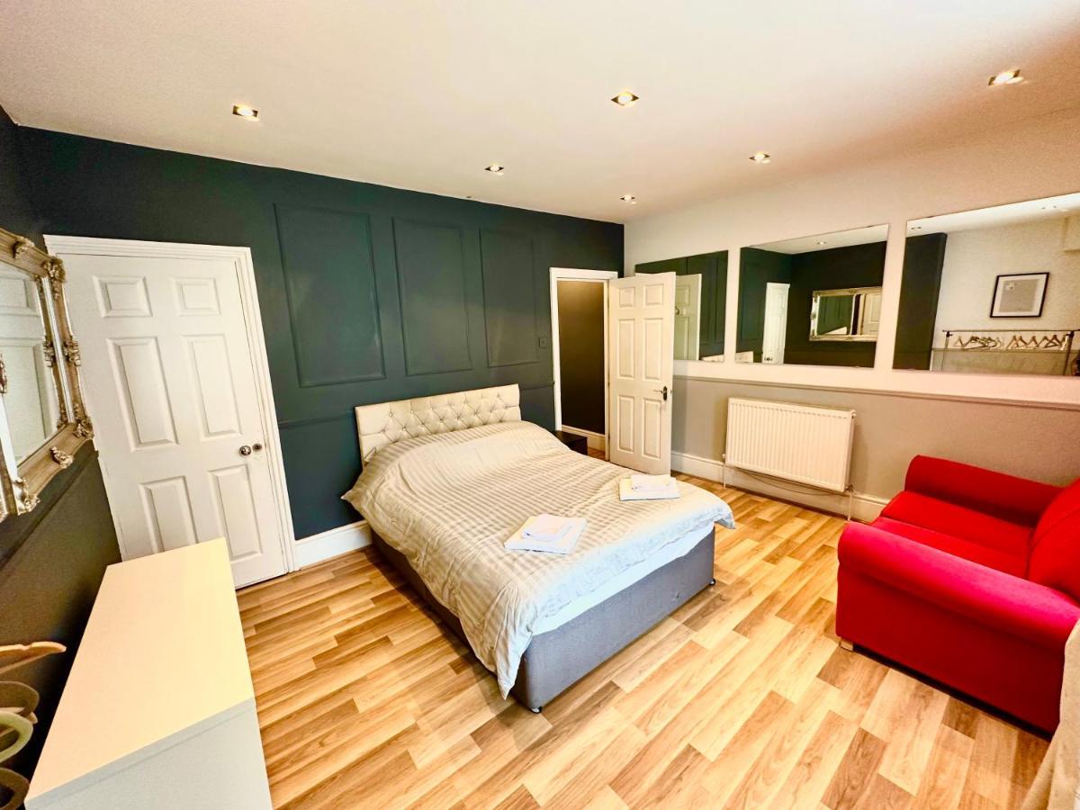 Adeamstays Provides Beautiful Centrally Located 1 And 2 Bed On Liverpools Boulevard Liverpool