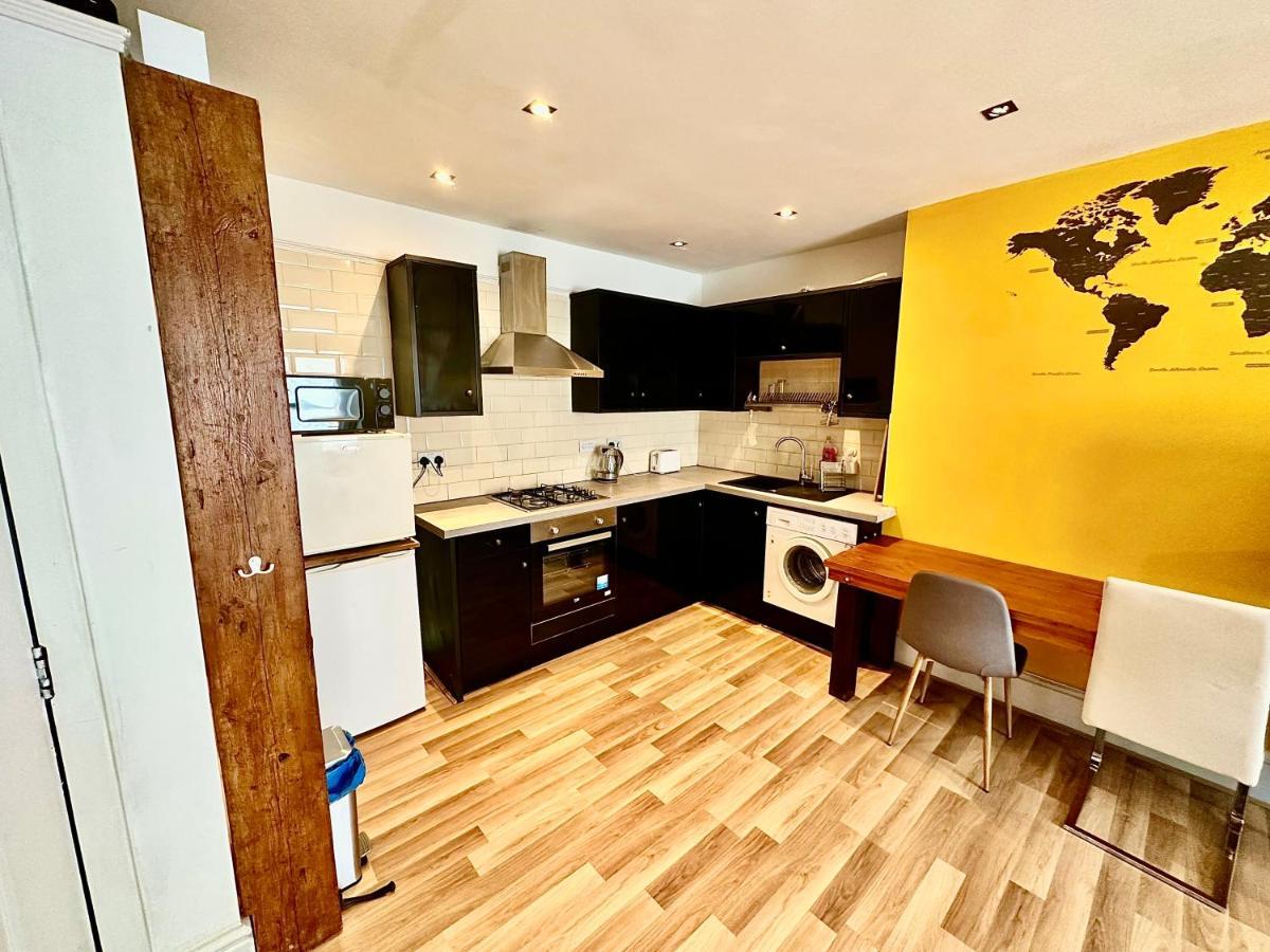 Apartment Adeamstays Provides Beautiful Centrally Located 1 And 2 Bed On Liverpools Boulevard Liverpool