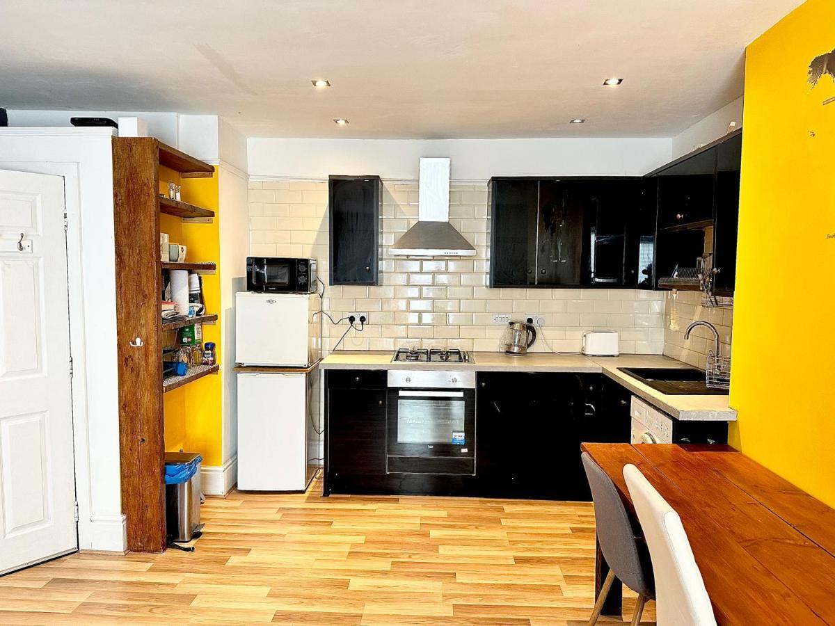 Apartment Adeamstays Provides Beautiful Centrally Located 1 And 2 Bed On Liverpools Boulevard Liverpool