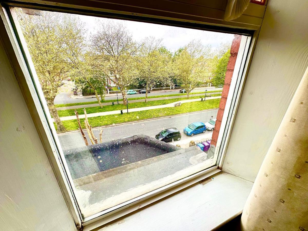 Adeamstays Provides Beautiful Centrally Located 1 And 2 Bed On Liverpools Boulevard Liverpool