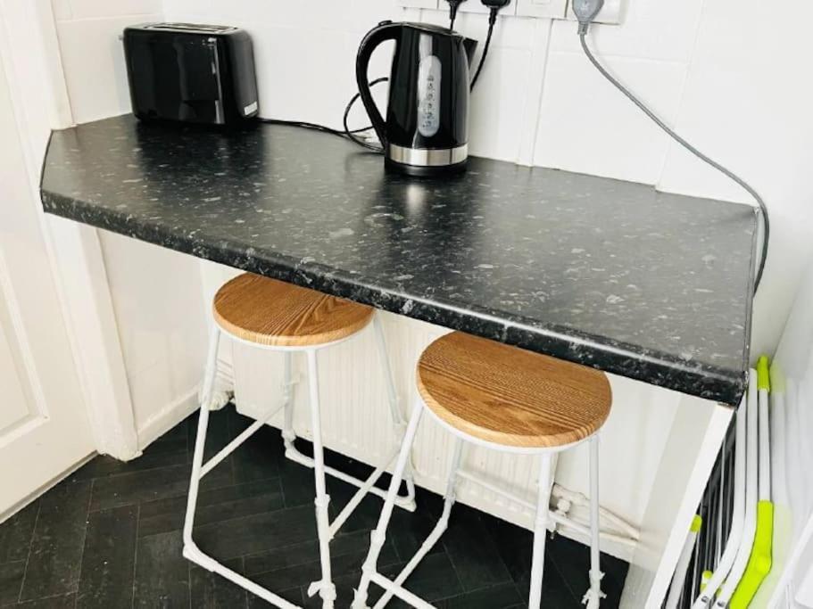 Modern Hangout House Near Lfc, 3 Bedroom With Pool Table * Liverpool