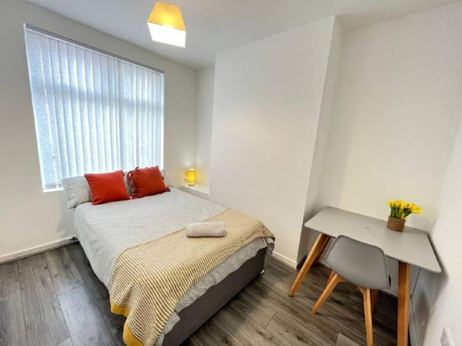Holiday home Modern Hangout House Near Lfc, 3 Bedroom With Pool Table Liverpool