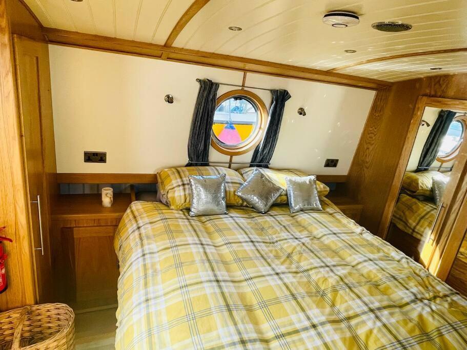 Lovely 2-bedroom Barge Brunswick Dock Liverpool!