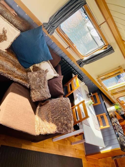 Lovely 2-bedroom Barge Brunswick Dock Liverpool! Botel *