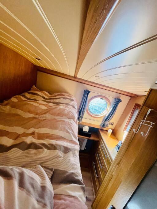Lovely 2-bedroom Barge Brunswick Dock Liverpool! Botel *
