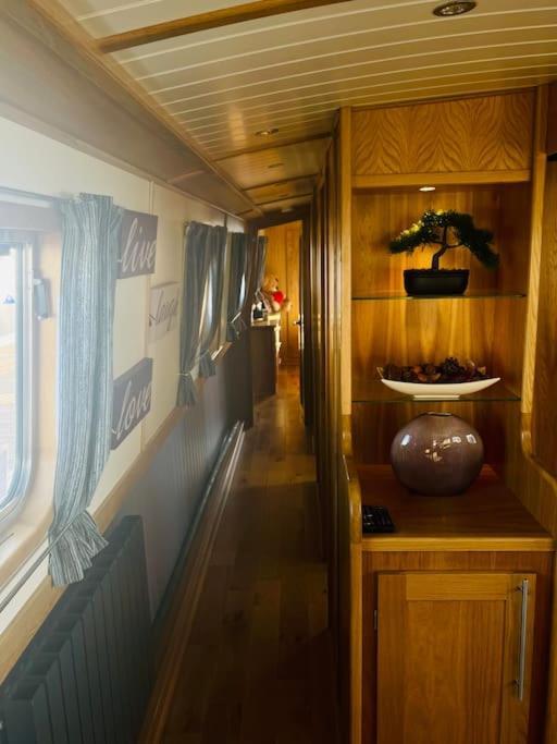 Botel Lovely 2-bedroom Barge Brunswick Dock Liverpool! Liverpool