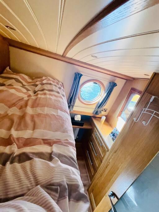 Lovely 2-bedroom Barge Brunswick Dock Liverpool! Botel Liverpool