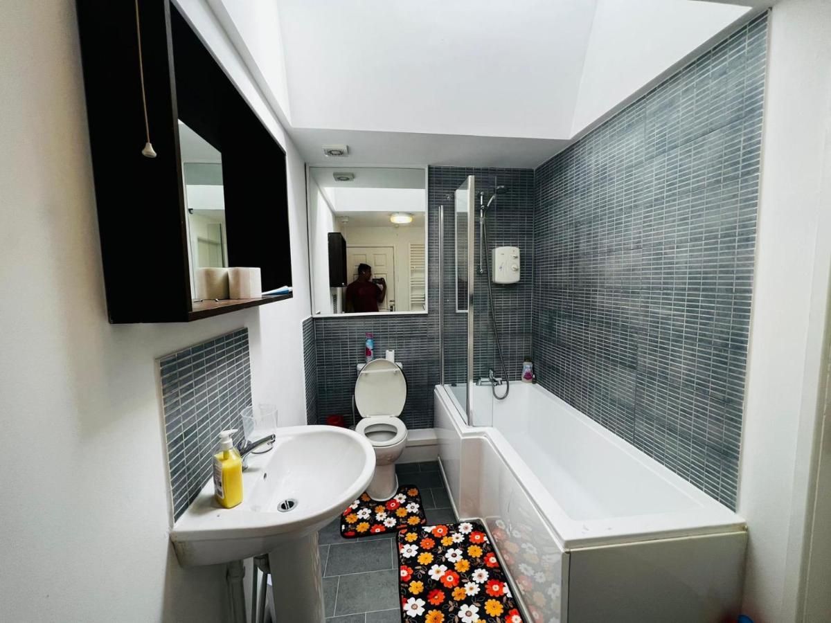 Apartment Liberty 4 Bed 2 Bathroom Sharing House For 12 People Liverpool