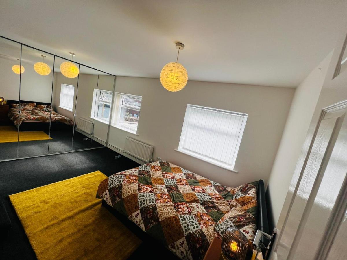 Liberty 4 Bed 2 Bathroom Sharing House For 12 People * Liverpool