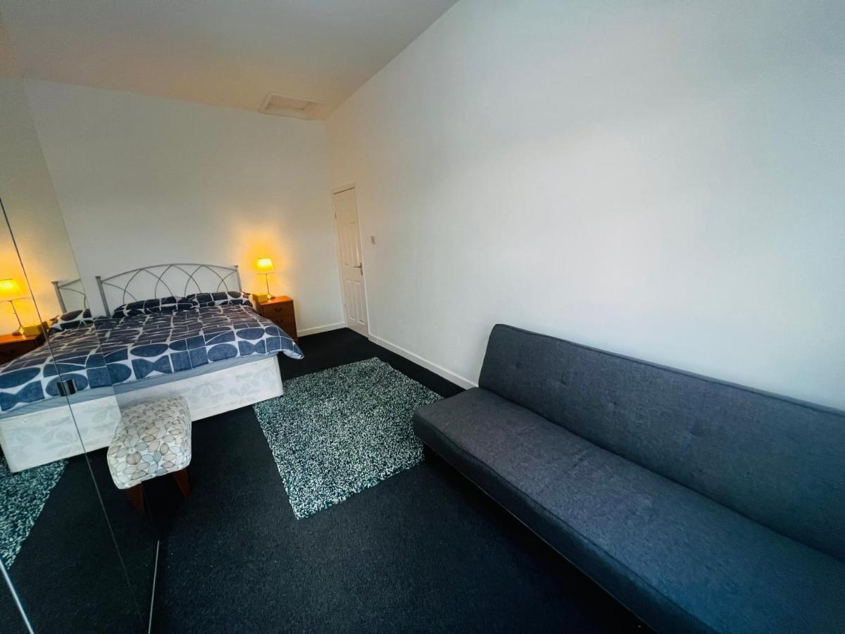 Liberty 4 Bed 2 Bathroom Sharing House For 12 People * Liverpool