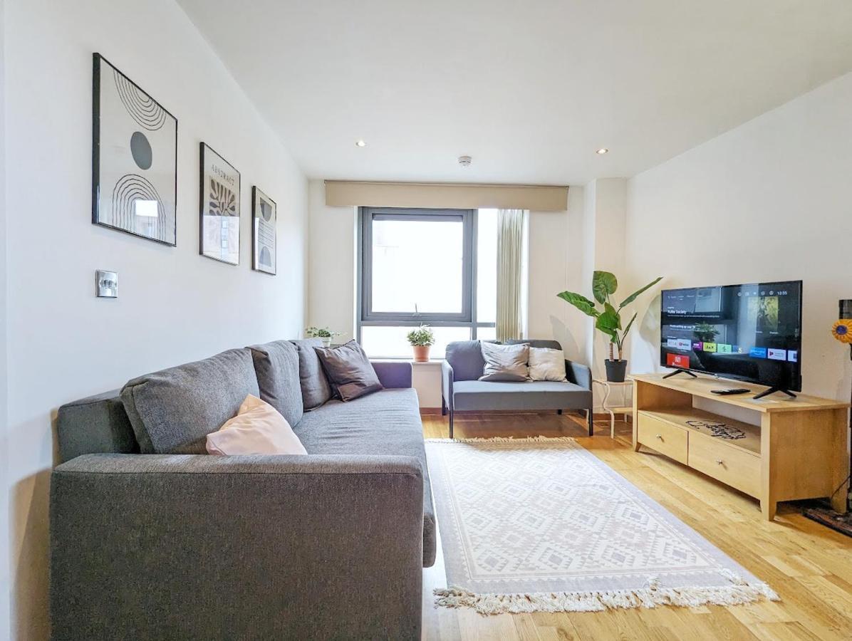 2-bedroom Apt Near Key Attractions Free Parking Apartment Liverpool