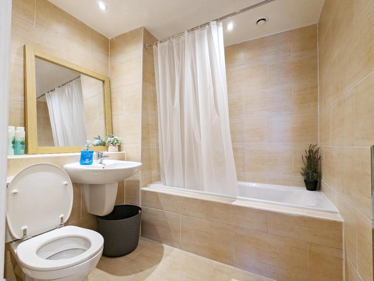 2-bedroom Apt Near Key Attractions Free Parking Apartment *