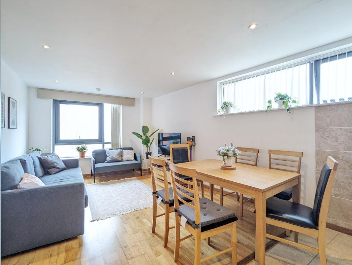 2-bedroom Apt Near Key Attractions Free Parking *
