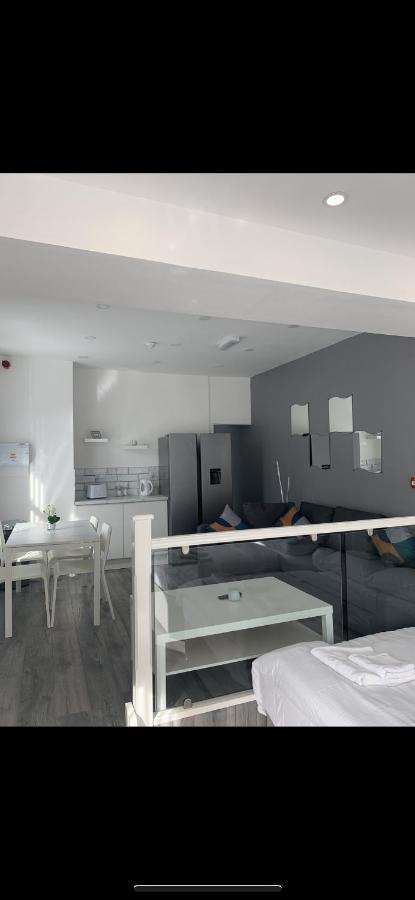 Smeaton Street 4*
