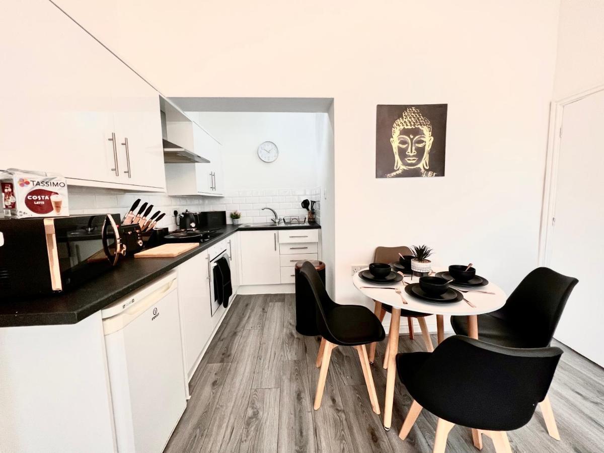 Families And Contractors Welcome! Central Beauty Apartment *