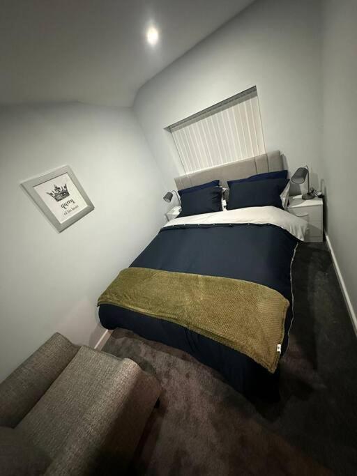 Holiday home 4 Bedroom Detached House Liverpool